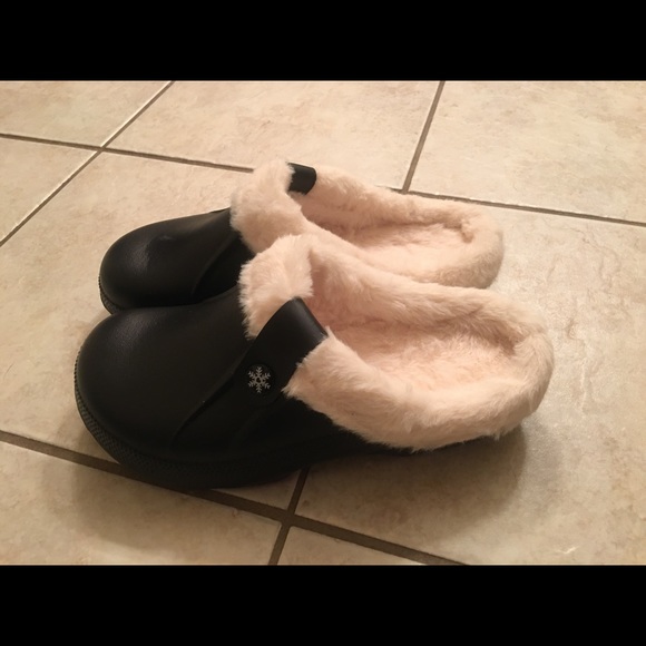 Shoes - Croc Style Slippers - NWOT
